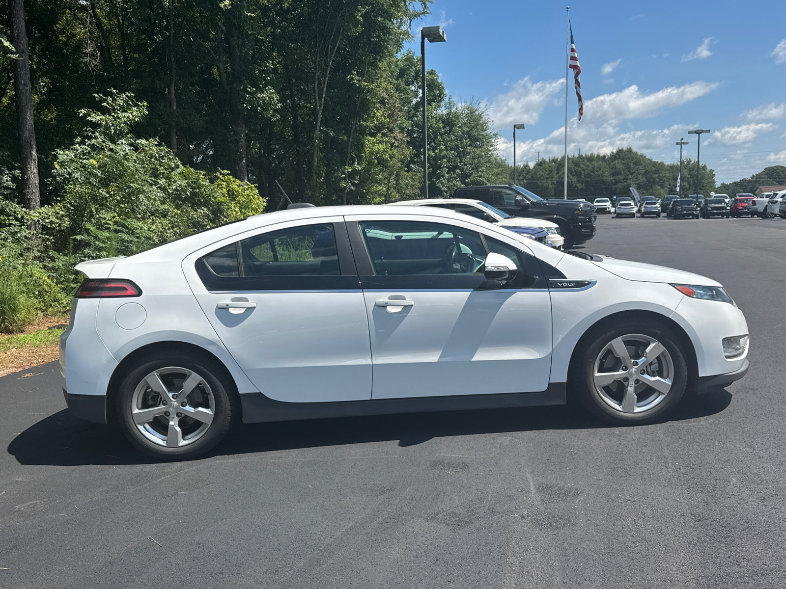Used 2015 Chevrolet Volt Premium w/ Premium Trim Package FWD image 4