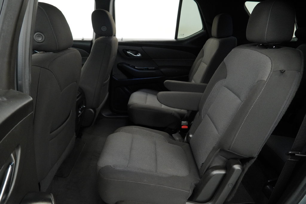 Used 2023 Chevrolet Traverse LT FWD image 9
