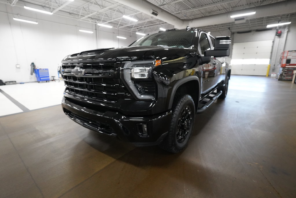 Used 2024 Chevrolet Silverado 2500 LT w/ Midnight Edition AWD/4WD image 25