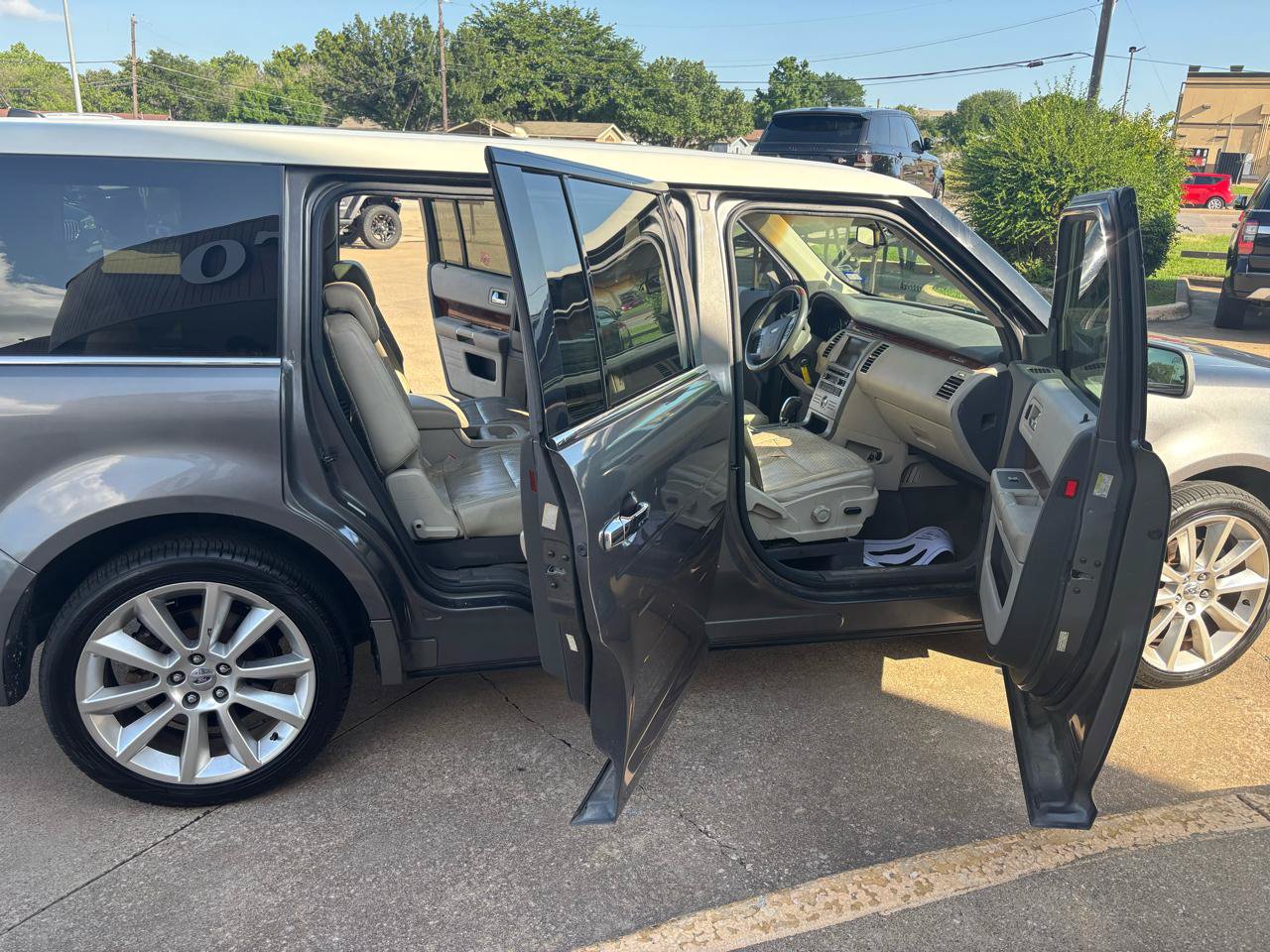 Used 2010 Ford Flex Limited FWD image 11