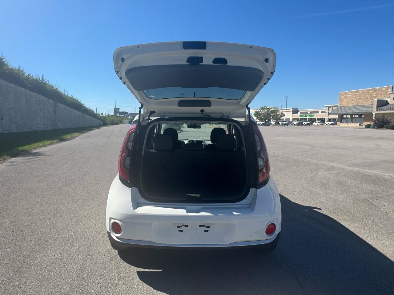 Used 2016 Kia Soul EV FWD image 5