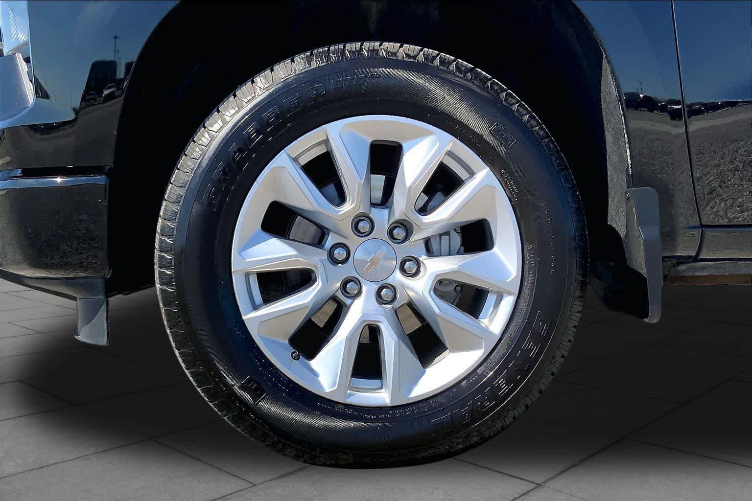 Used 2025 Chevrolet Silverado 1500 Custom RWD image 11