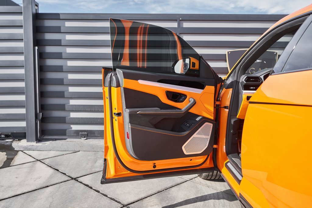 Used 2025 Lamborghini Urus SE image 27