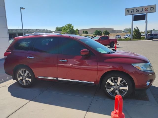 Used 2016 Nissan Pathfinder Platinum w/ Family Entertainment Package AWD/4WD image 4
