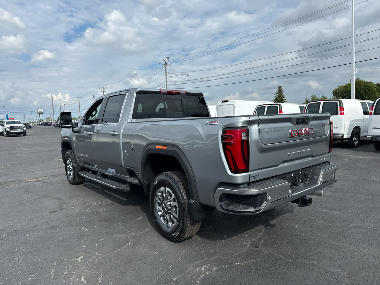 New 2026 GMC Sierra 3500 SLT w/ SLT Premium Package AWD/4WD image 3