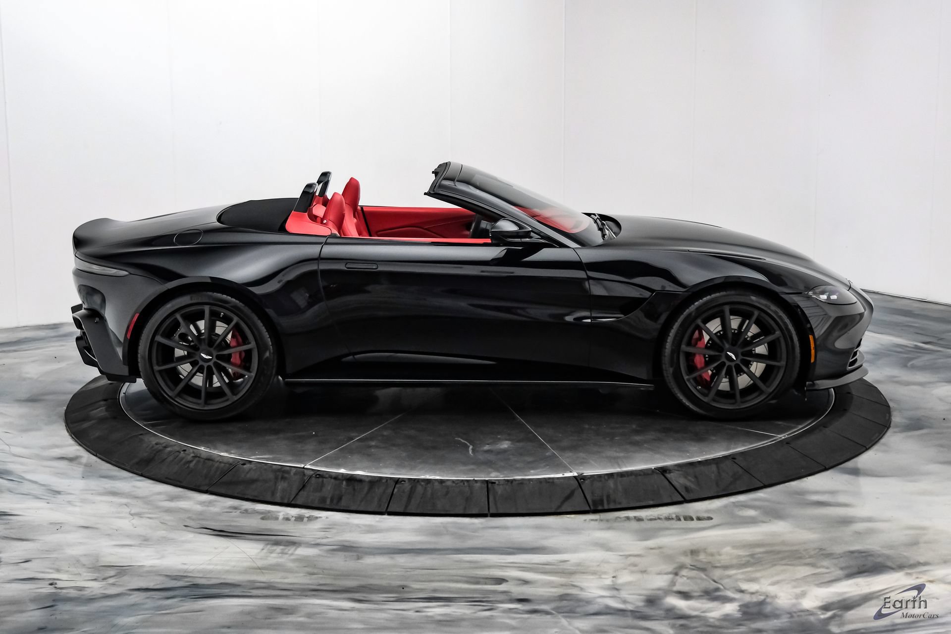 Used 2022 Aston Martin V8 Vantage Roadster RWD image 25