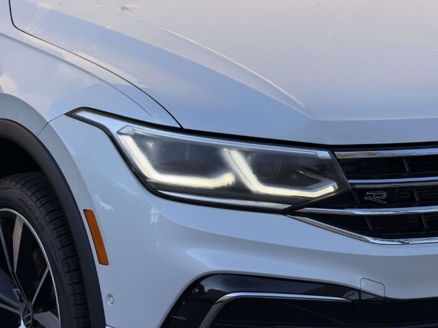 Certified 2023 Volkswagen Tiguan SEL R-Line AWD/4WD image 10