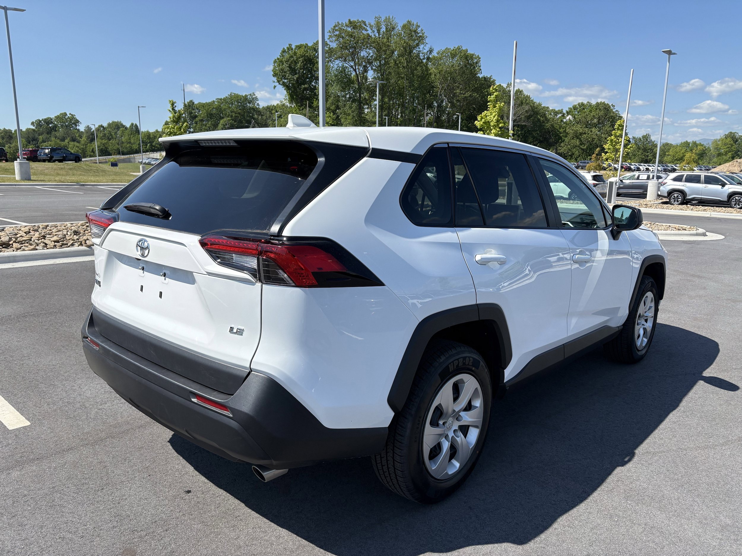 Used 2023 Toyota RAV4 LE FWD image 7