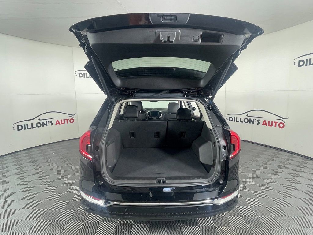 Used 2023 GMC Terrain Denali w/ Black Diamond Edition AWD/4WD image 6
