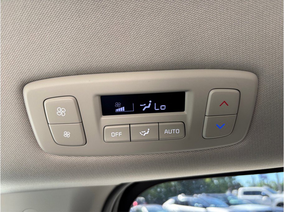 Used 2026 Kia Carnival LXS Hybrid FWD image 36