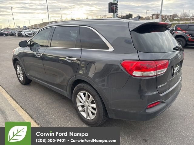Used 2017 Kia Sorento LX w/ LX Convenience Package image 4