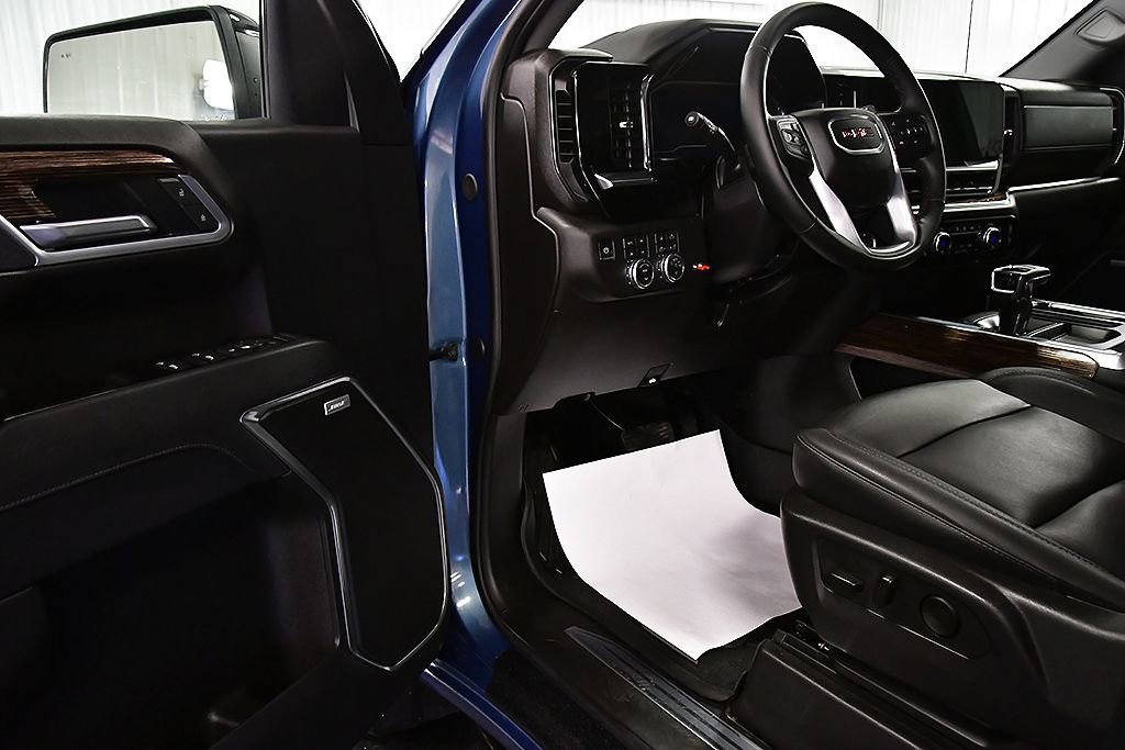 Used 2025 GMC Sierra 1500 Elevation w/ Elevation Premium Package AWD/4WD image 19