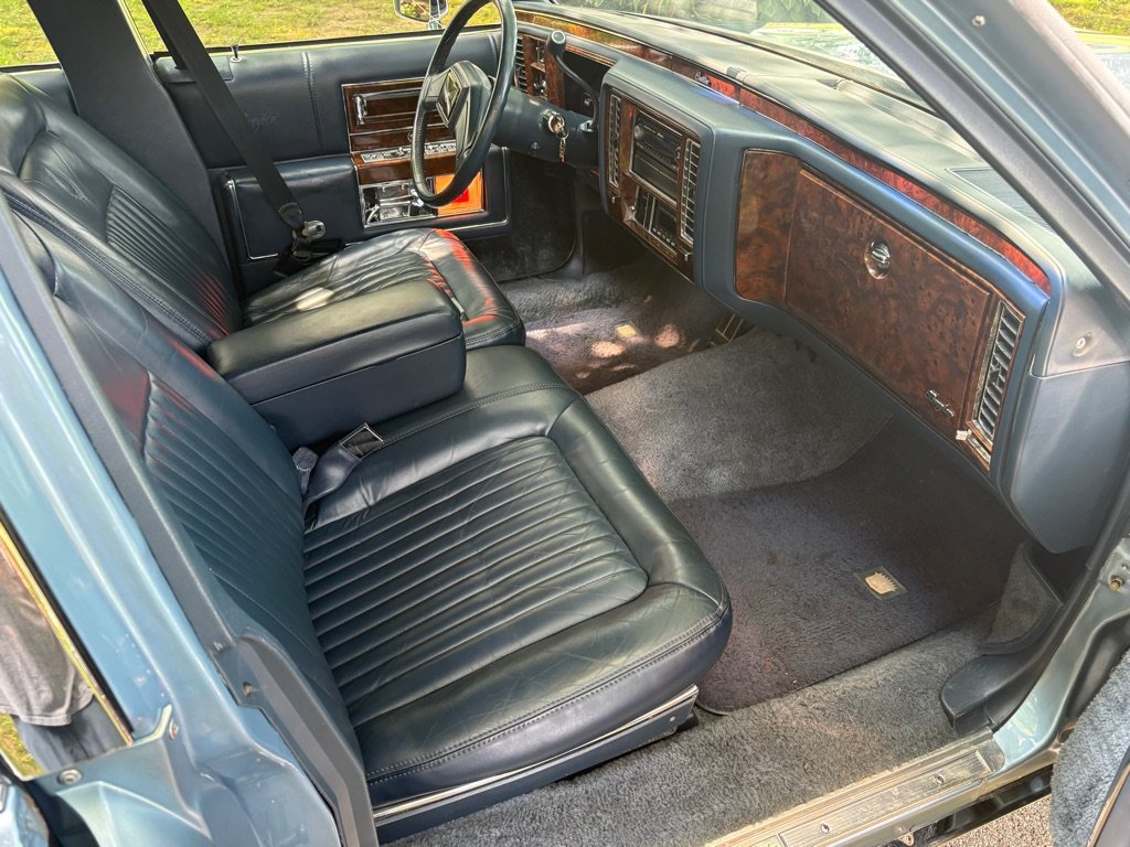 Used 1992 Cadillac Brougham RWD image 12