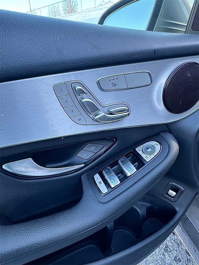 Used 2019 Mercedes-Benz GLC 300 4MATIC image 9