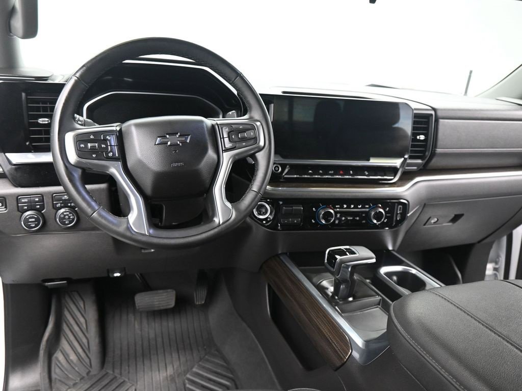 Used 2024 Chevrolet Silverado 1500 LT Trail Boss w/ Convenience Package II image 12