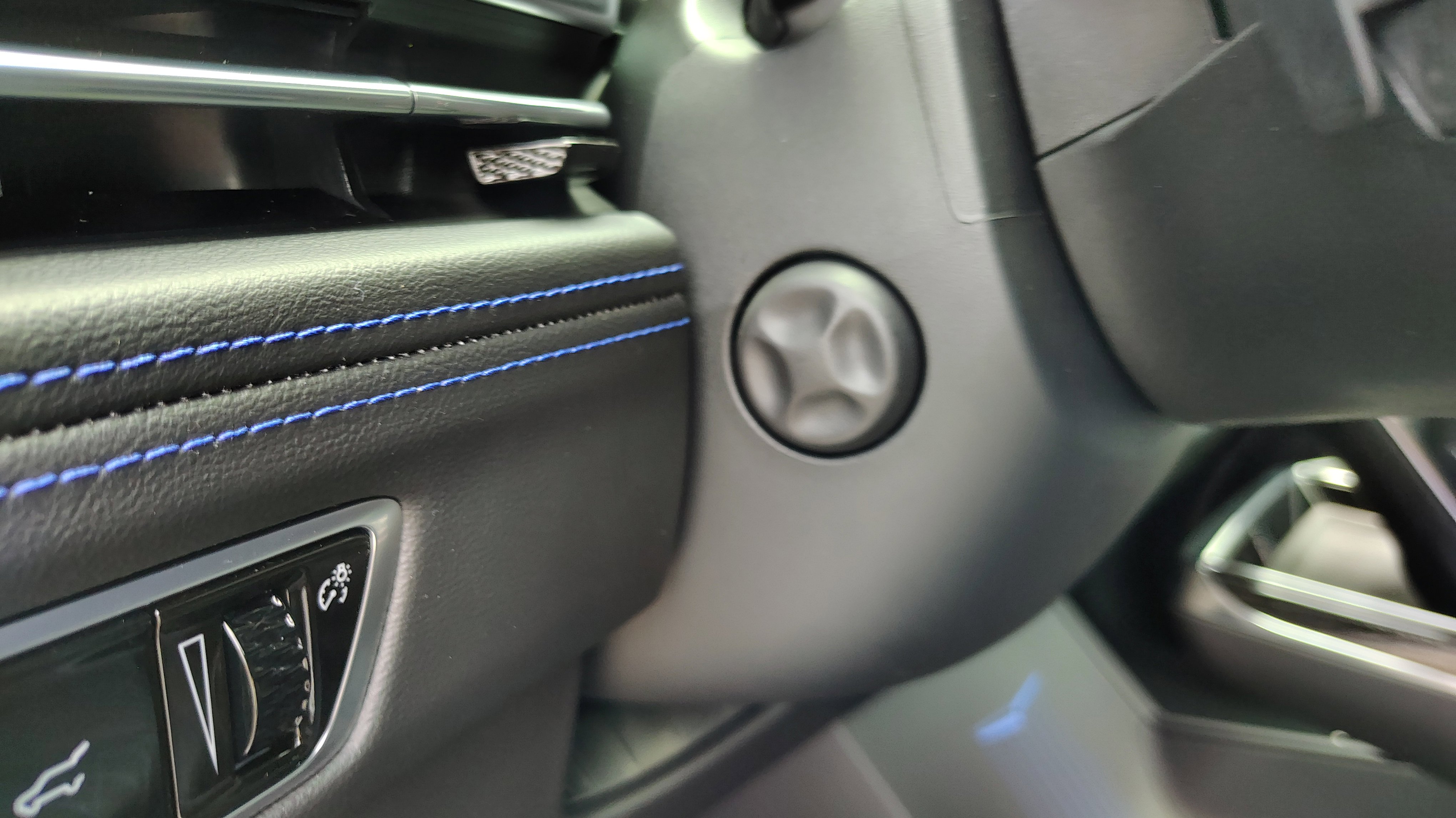 New 2025 Cadillac Escalade IQ Luxury 1 image 15