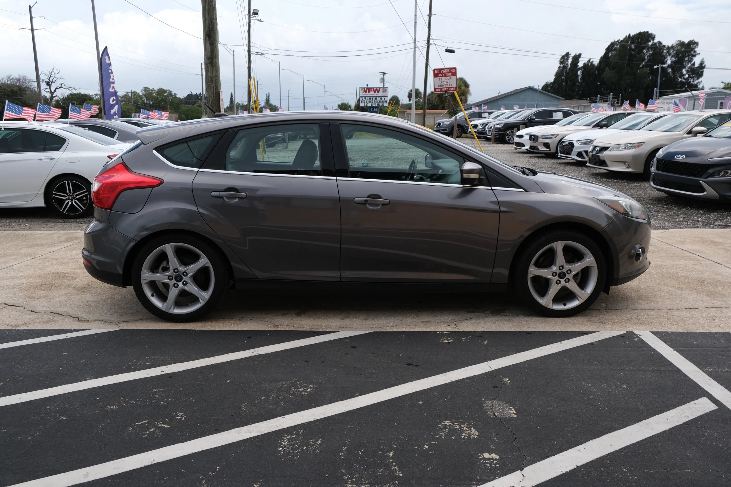 Used 2014 Ford Focus Titanium FWD image 4