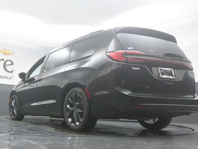 Used 2023 Chrysler Pacifica Touring-L w/ S Appearance Package FWD image 5