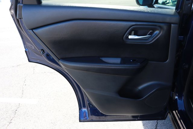 Used 2025 Nissan Rogue SV image 11