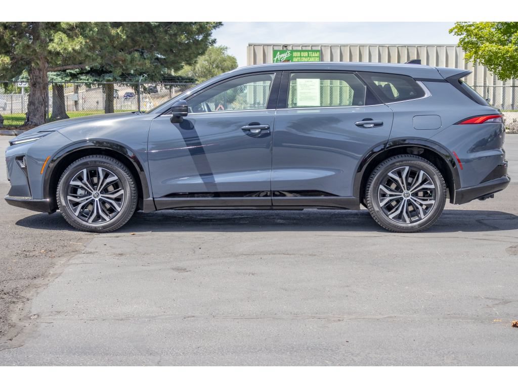 Used 2025 Toyota Crown Signia w/ Tow-Hitch Package (TMS) AWD/4WD image 6