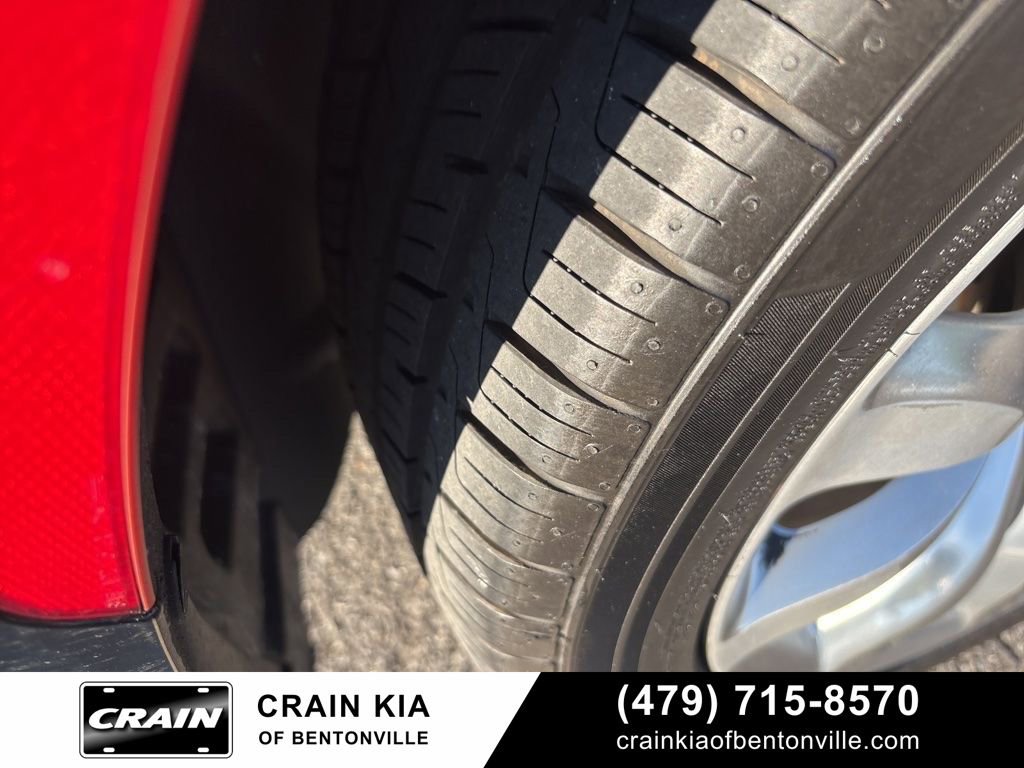 Used 2017 Chrysler 300 C image 19