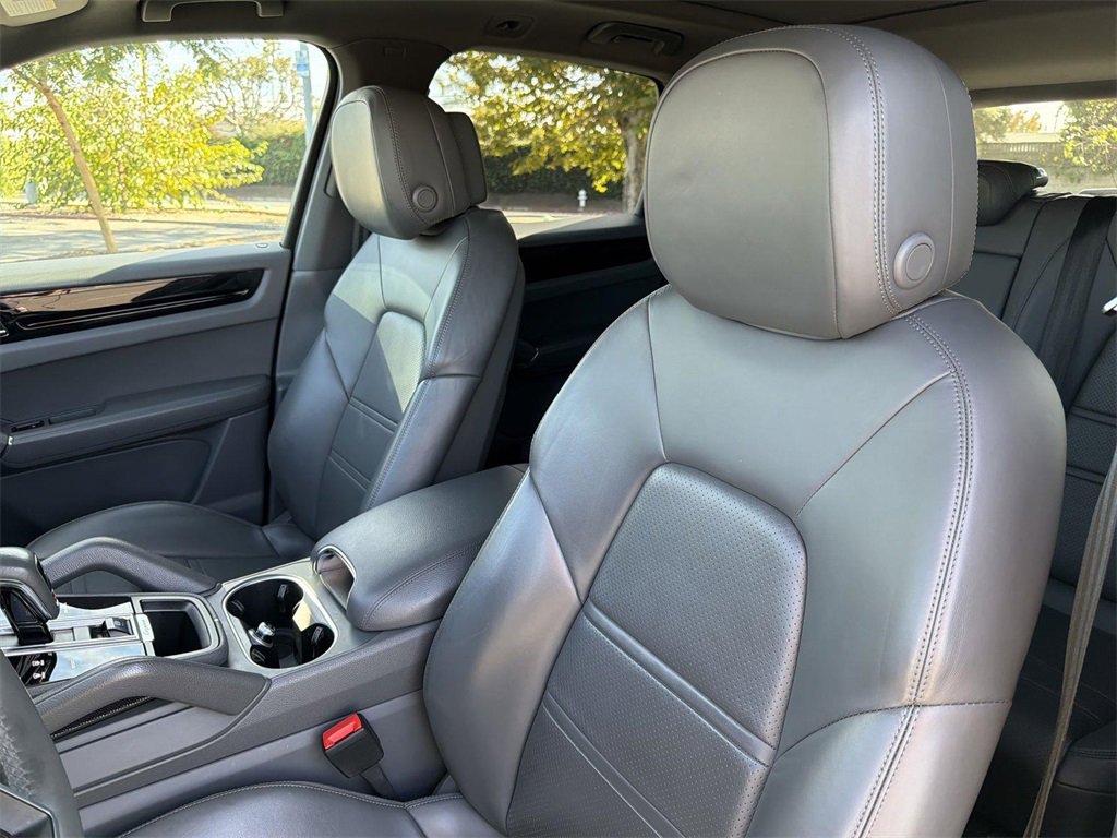Used 2020 Porsche Cayenne image 22