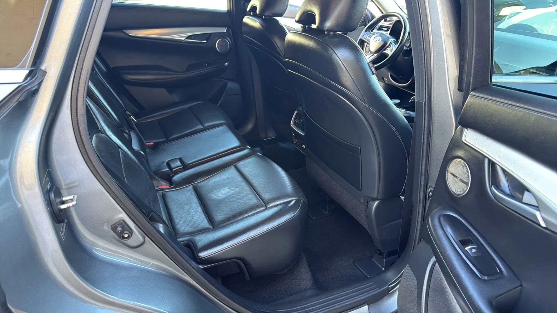 Used 2019 INFINITI QX50 Essential w/ Premium Heat Package image 32