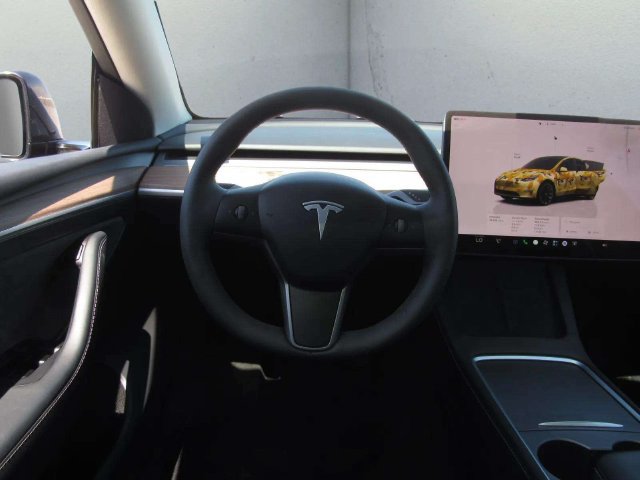 Used 2025 Tesla Model Y Long Range RWD image 20