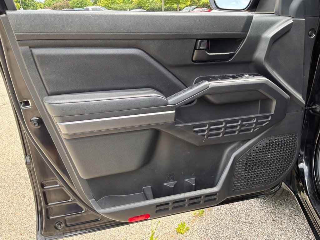 Used 2024 Toyota Tacoma SR5 AWD/4WD image 12