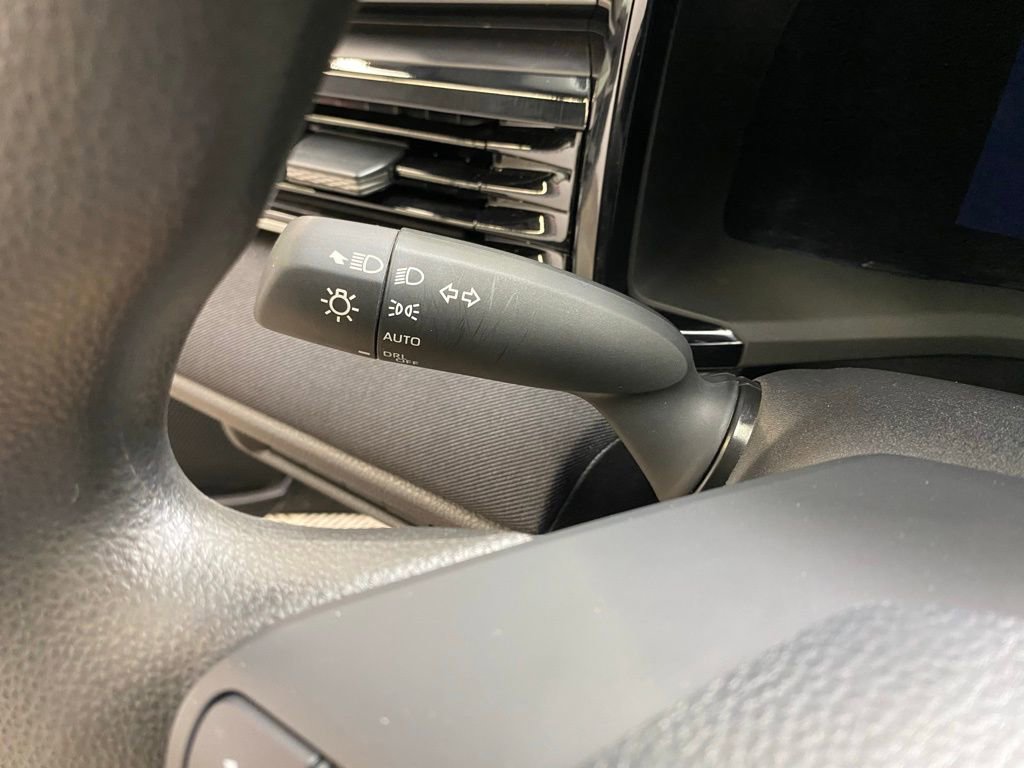 Used 2025 Toyota Camry LE w/ Convenience Package image 30