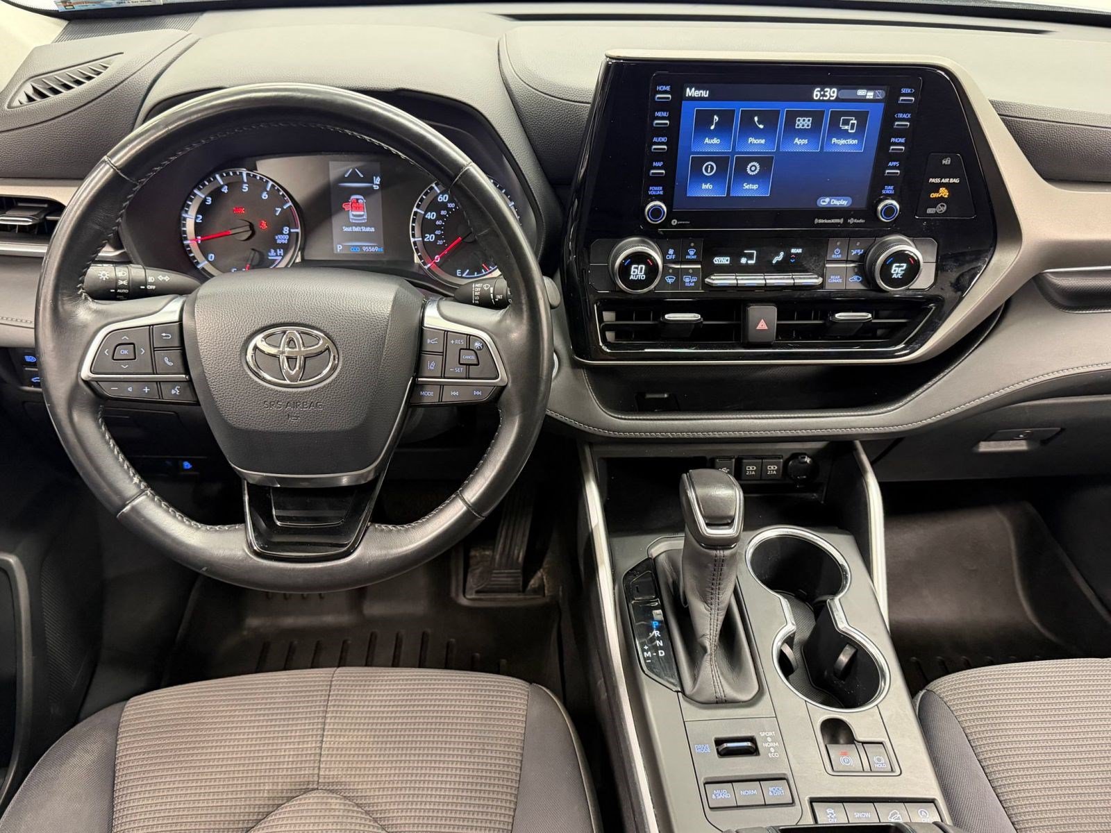 Used 2020 Toyota Highlander LE AWD/4WD image 24