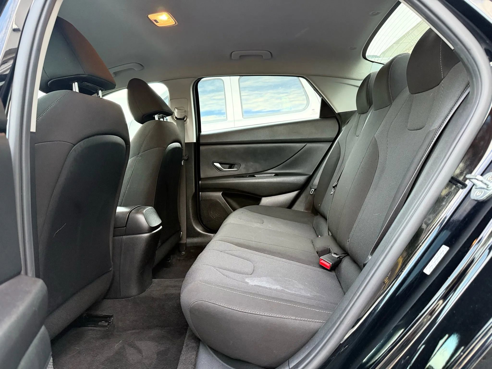 Used 2021 Hyundai Elantra SE w/ Cargo Package image 25