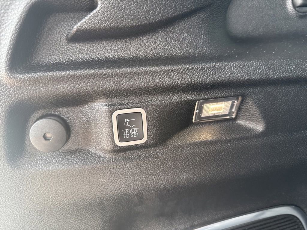 Used 2021 Jeep Grand Cherokee L Limited RWD image 12