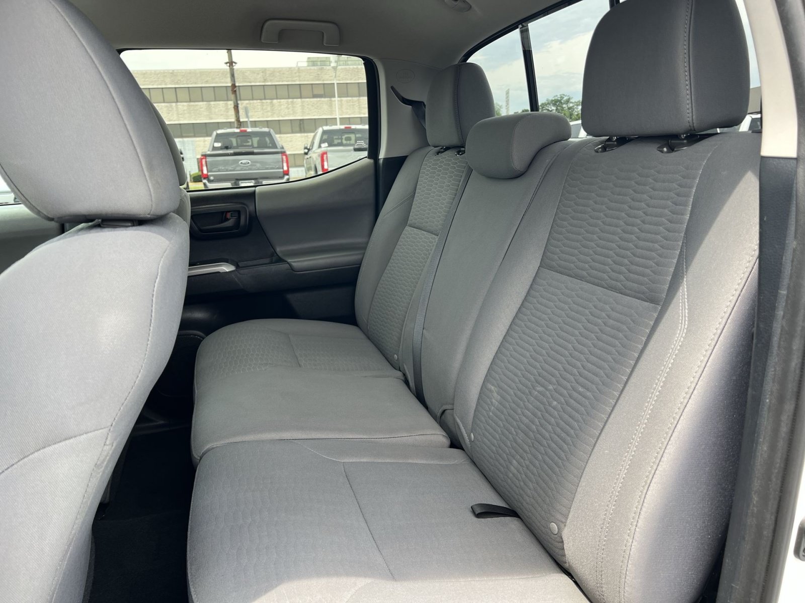 Used 2019 Toyota Tacoma SR5 AWD/4WD image 23