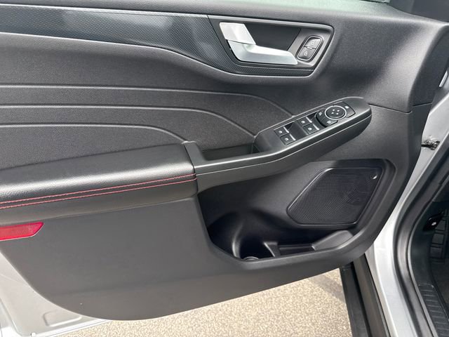 Used 2023 Ford Escape ST-Line w/ Tech Pack #1 AWD/4WD image 9