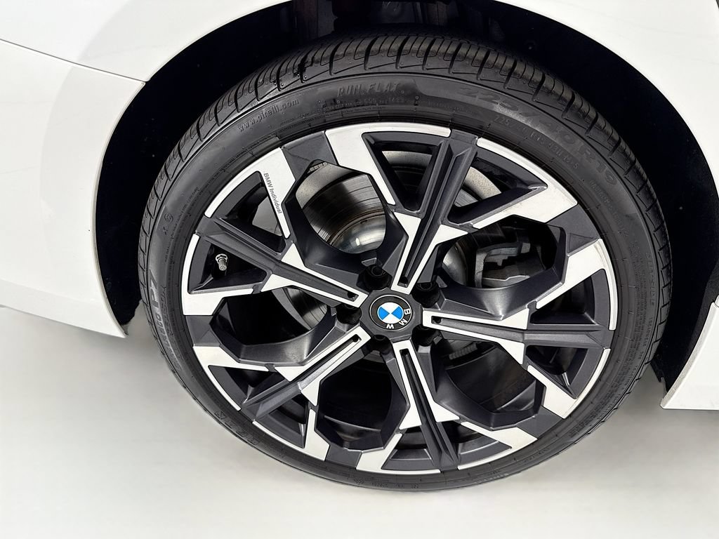 Used 2025 BMW 330i Sedan w/ Premium Package RWD image 32
