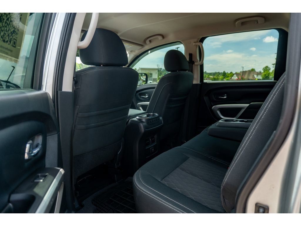 Used 2018 Nissan Titan SV w/ SV Convenience Package AWD/4WD image 12