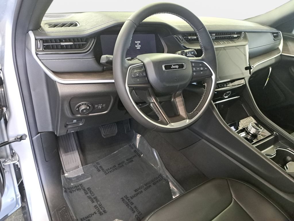 New 2026 Jeep Grand Cherokee L Limited w/ Limited Altitude Package AWD/4WD image 17