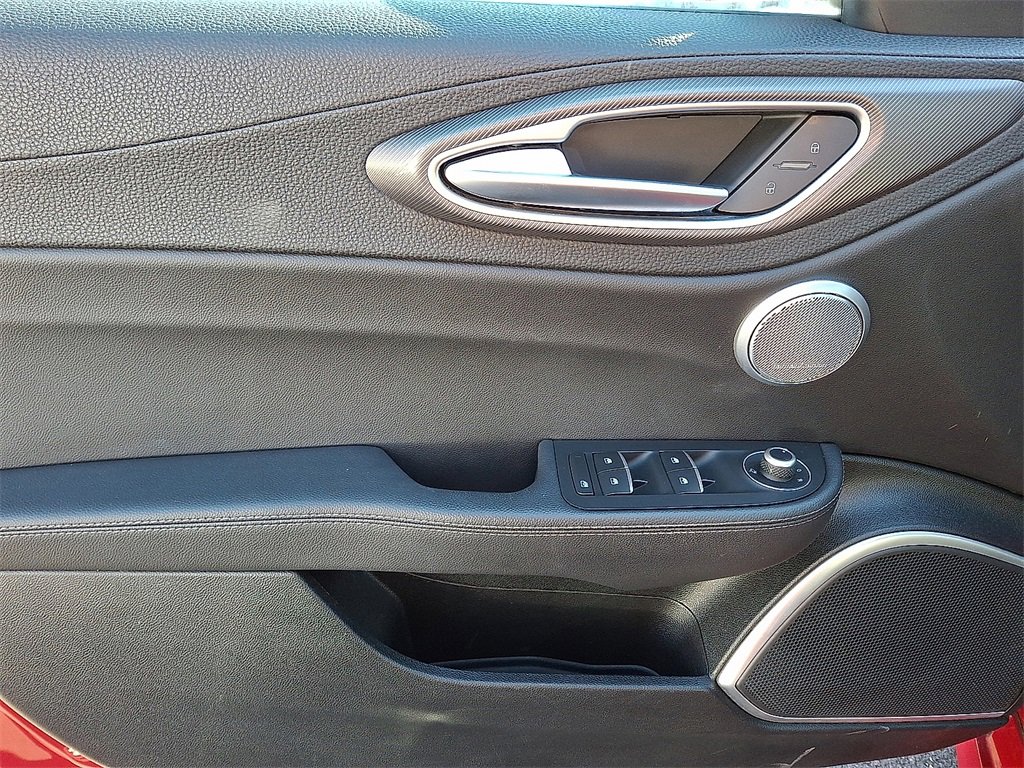 Used 2018 Alfa Romeo Giulia AWD image 8