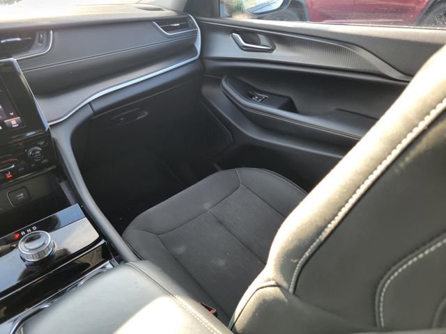 Used 2023 Jeep Grand Cherokee L Laredo image 16