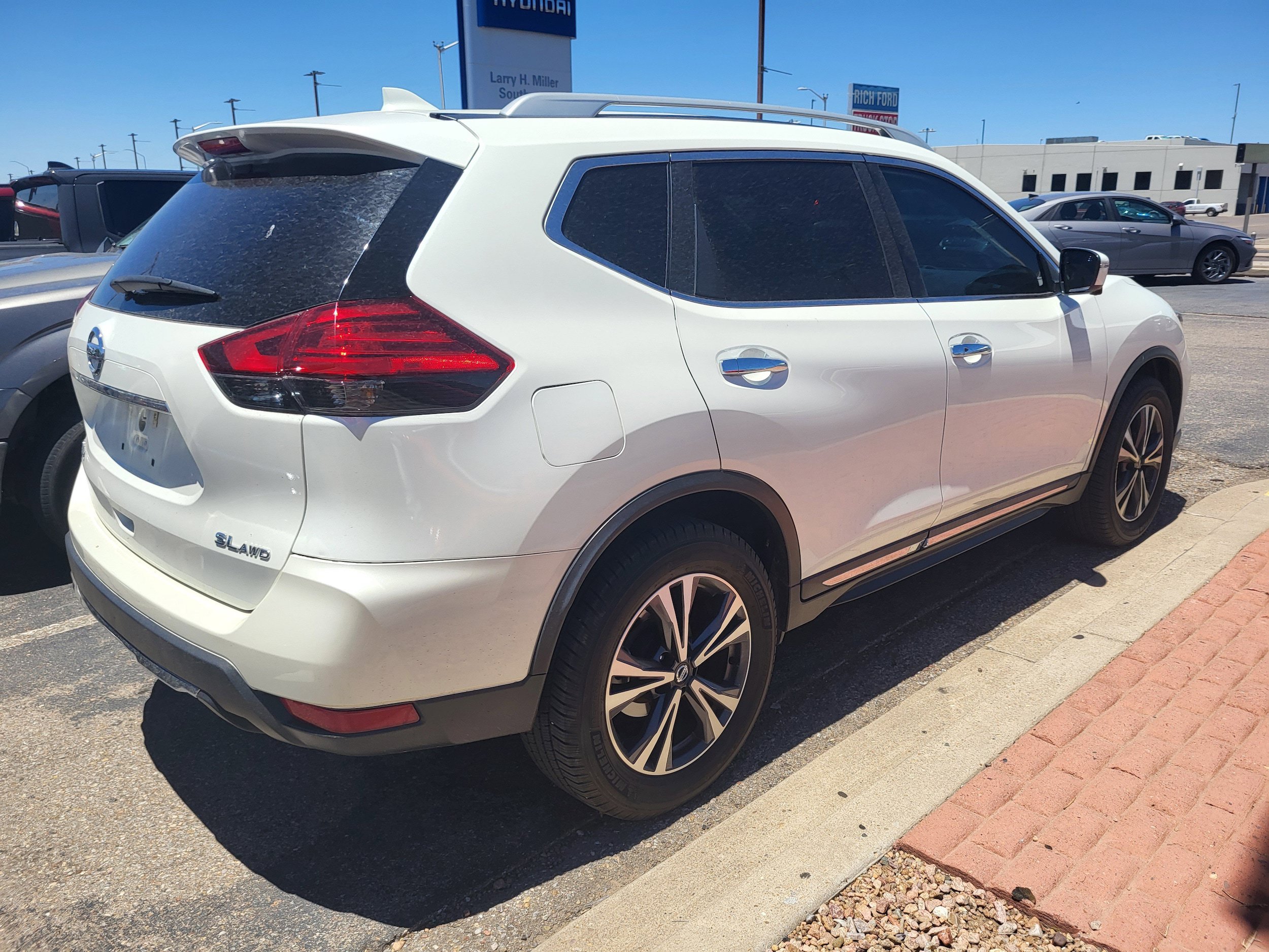 Used 2017 Nissan Rogue SL w/ SL Premium Package AWD/4WD image 9