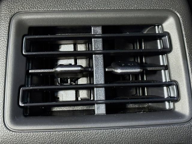 New 2025 Volkswagen Tiguan SE image 27