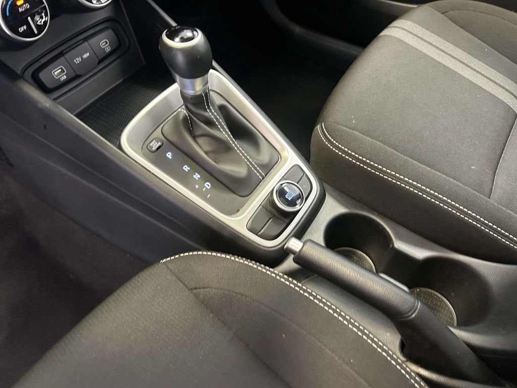 Used 2025 Hyundai Venue SEL FWD image 22