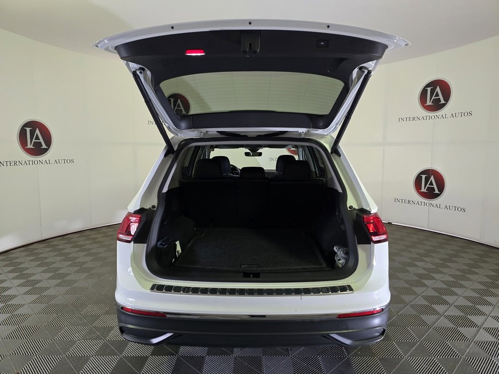 Used 2022 Volkswagen Tiguan SE image 8