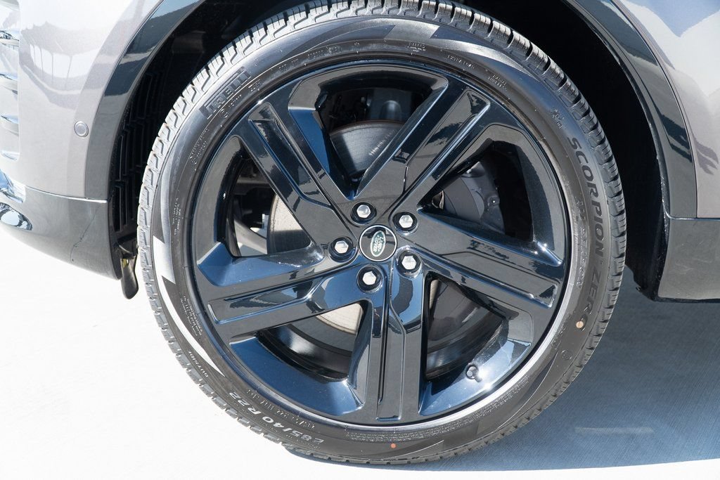 Used 2025 Land Rover Discovery Dynamic SE AWD/4WD image 11