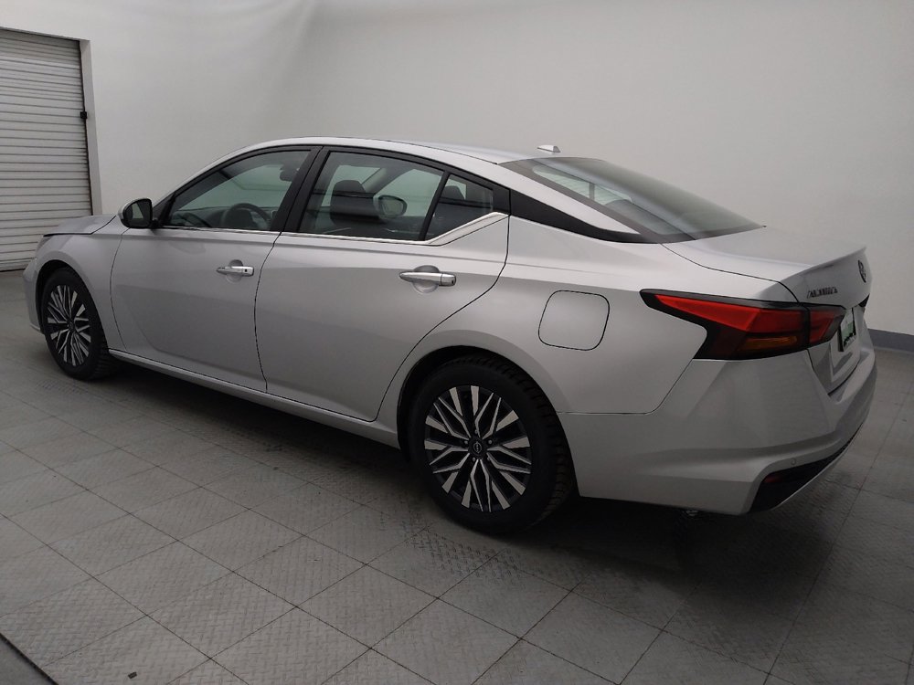 Used 2023 Nissan Altima 2.5 SV image 3