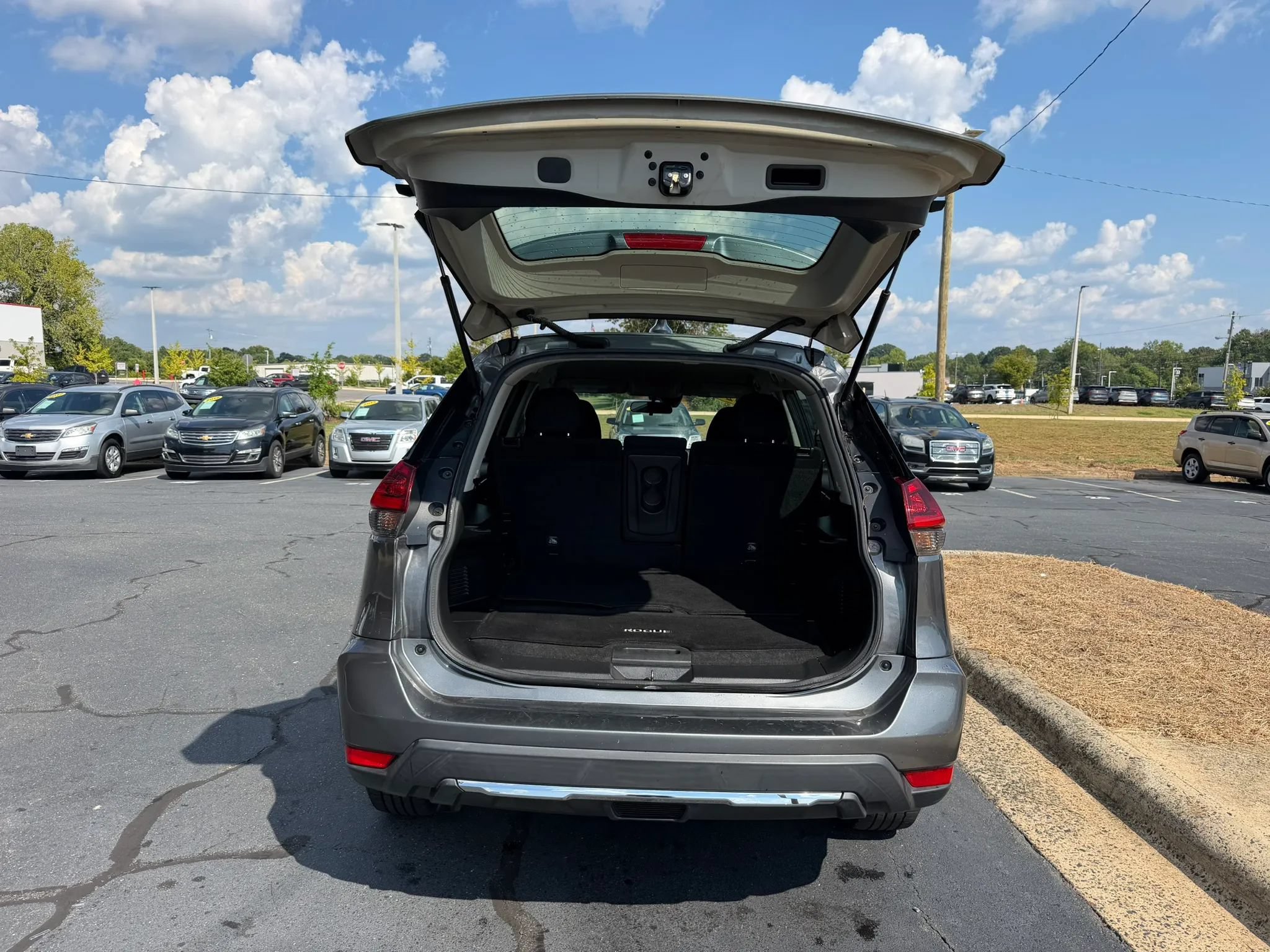 Used 2020 Nissan Rogue S AWD/4WD image 24