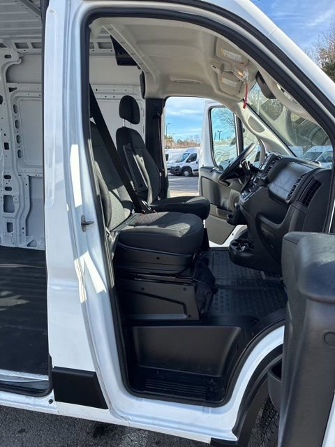 Used 2025 RAM ProMaster 2500 w/ Convenience Group image 18
