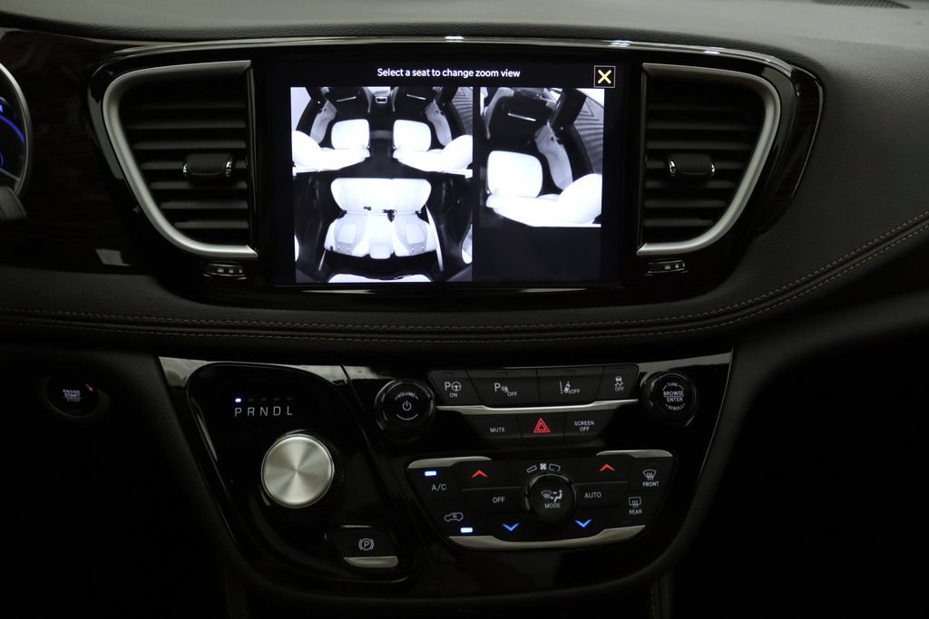 Used 2023 Chrysler Pacifica Pinnacle FWD image 24