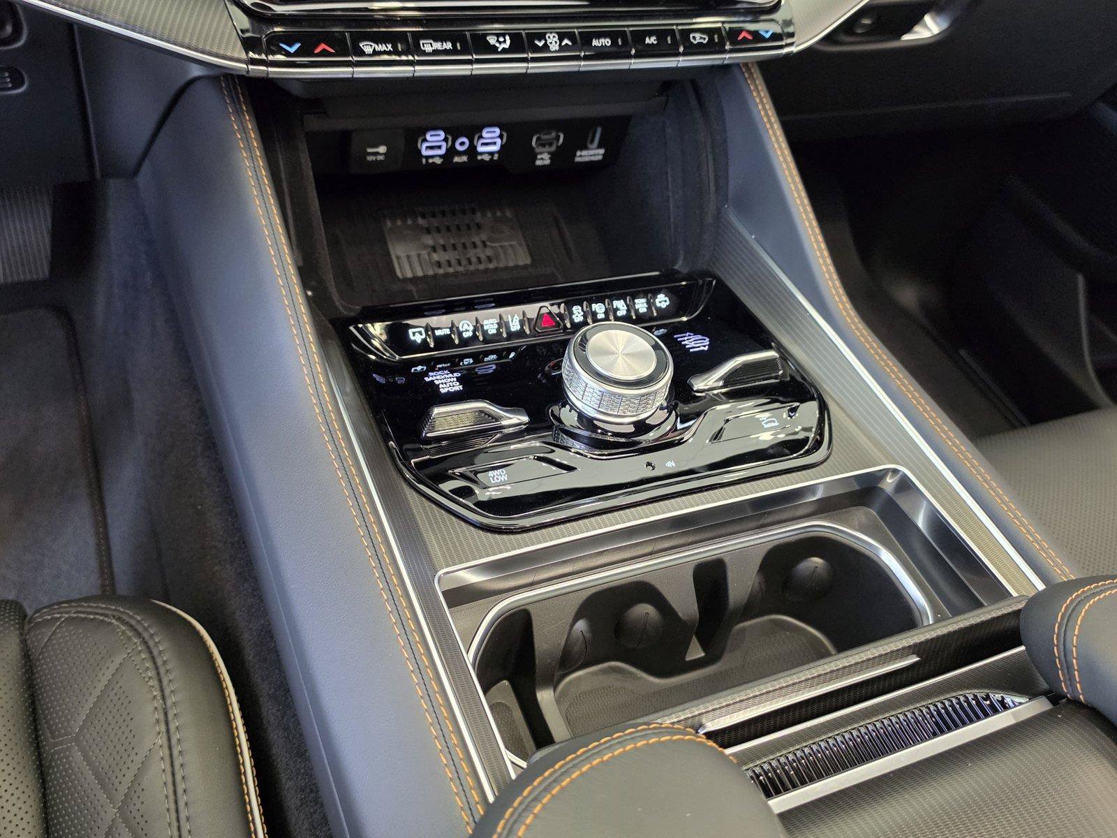 New 2026 Jeep Grand Wagoneer L Summit AWD/4WD image 23
